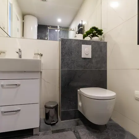 아파트 Nirvana 01 즐라티보